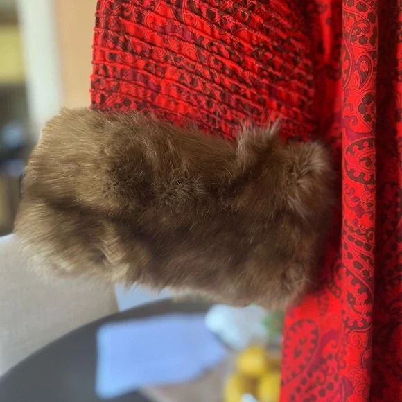 Vintage 1960’s Geoffrey Beene gown with mink cuffs - Picture 8 of 14